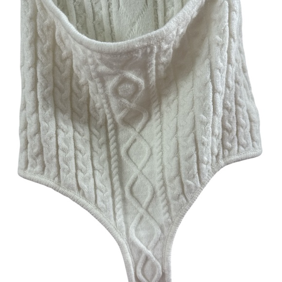 Le Lis Cream Cable Knit Crewneck Sweater - Picture 6 of 6
